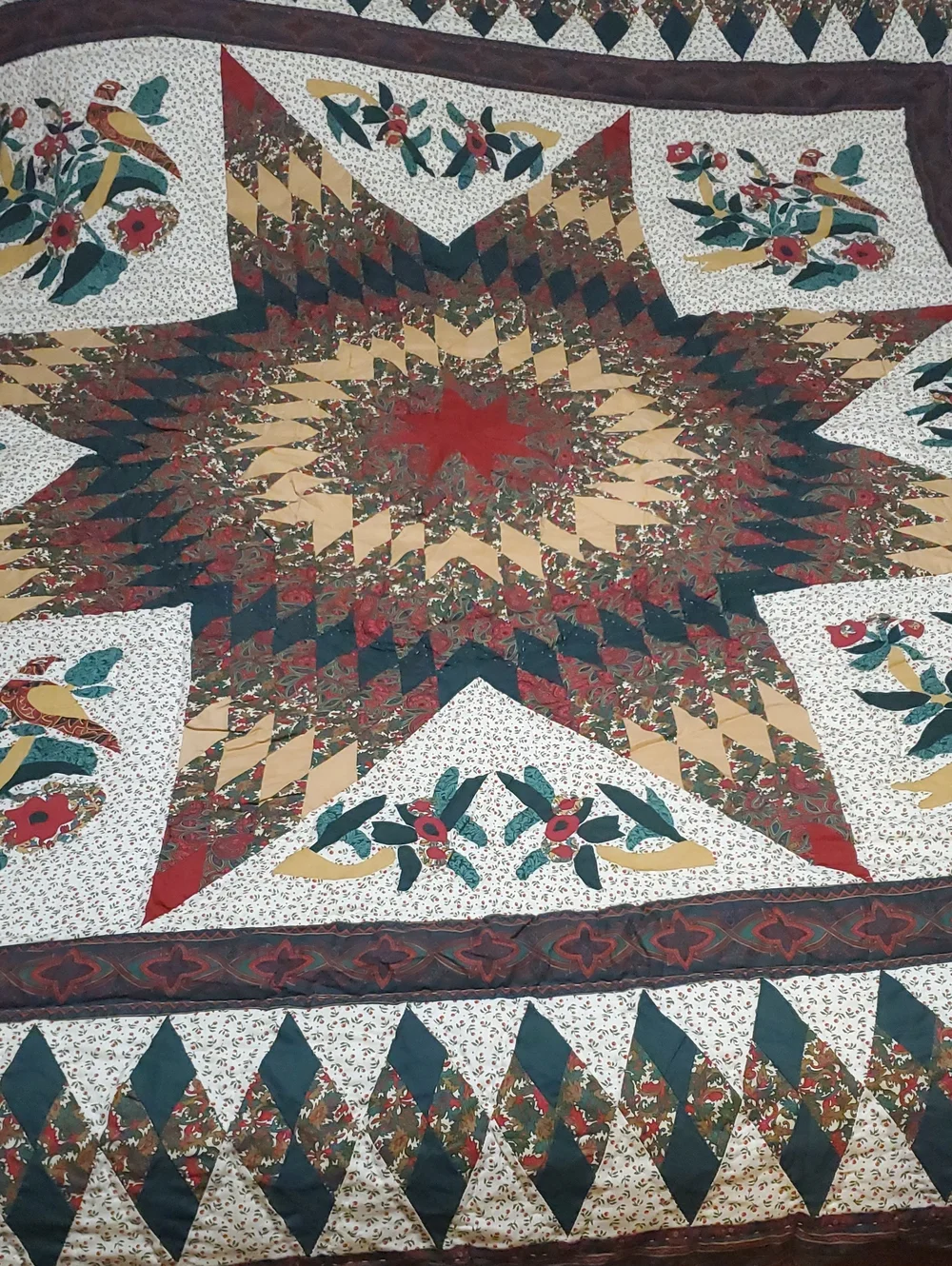Lone Star Patchwork Quilt Bedspread in Red, Green, and Cream Full/Queen